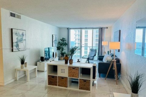 Copropriété à vendre à Hollywood, Floride: 2 chambres, 114.83 m2 № 1860555 - photo 9