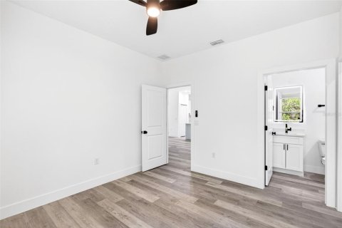 Casa en venta en Port Charlotte, Florida, 4 dormitorios, 169.73 m2 № 2101314 - foto 25