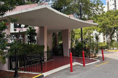 Condominio en alquiler en Sunny Isles Beach, Florida, 1 dormitorio, 71.26 m2 № 1973781 - foto 25