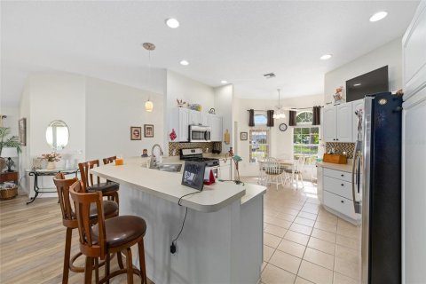House in The Villages, Florida 3 bedrooms, 174.19 sq.m. № 1858307 - photo 10