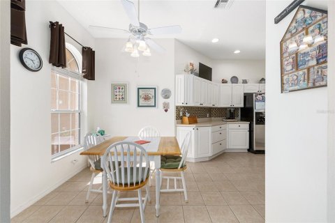 House in The Villages, Florida 3 bedrooms, 174.19 sq.m. № 1858307 - photo 12