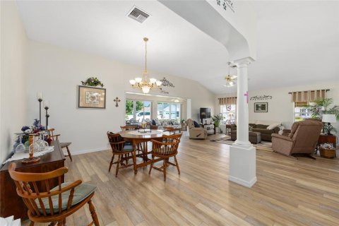 House in The Villages, Florida 3 bedrooms, 174.19 sq.m. № 1858307 - photo 9