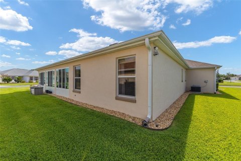 House in The Villages, Florida 3 bedrooms, 174.19 sq.m. № 1858307 - photo 15