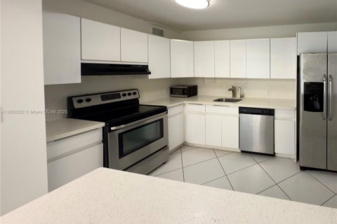Copropriété à vendre à Sunny Isles Beach, Floride: 2 chambres, 126.25 m2 № 1888859 - photo 4