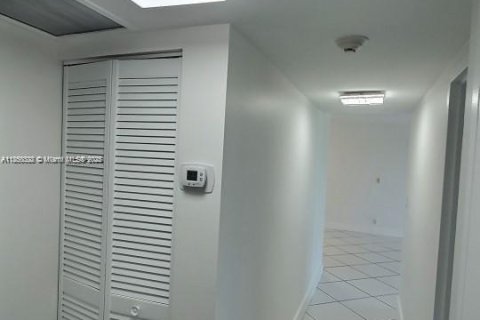 Copropriété à vendre à Sunny Isles Beach, Floride: 2 chambres, 126.25 m2 № 1888859 - photo 9
