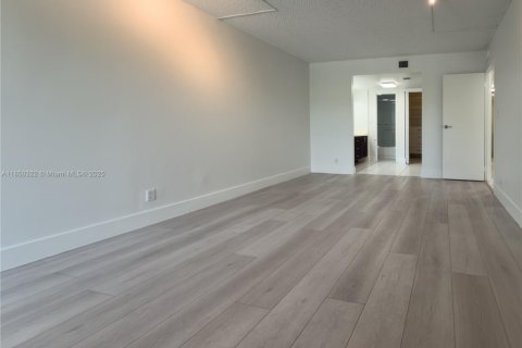 Copropriété à vendre à Sunny Isles Beach, Floride: 2 chambres, 126.25 m2 № 1888859 - photo 10