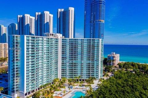 Copropriété à vendre à Sunny Isles Beach, Floride: 2 chambres, 126.25 m2 № 1888859 - photo 1