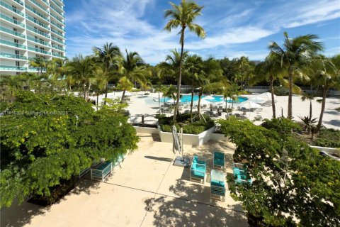 Copropriété à vendre à Sunny Isles Beach, Floride: 2 chambres, 126.25 m2 № 1888859 - photo 16