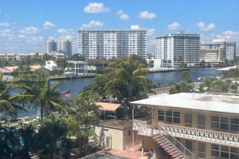 Condo in Hallandale Beach, Florida, 2 bedrooms  № 2052488 - photo 18