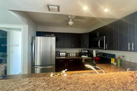 Condo in Hallandale Beach, Florida, 2 bedrooms  № 2052488 - photo 5