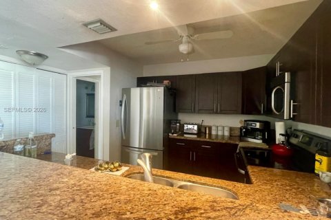 Condo in Hallandale Beach, Florida, 2 bedrooms  № 2052488 - photo 6