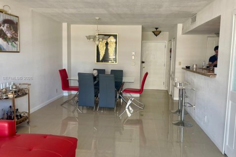 Condo in Hallandale Beach, Florida, 2 bedrooms  № 2052488 - photo 3