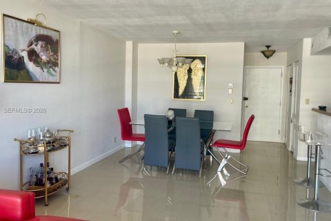 Condo in Hallandale Beach, Florida, 2 bedrooms  № 2052488 - photo 13
