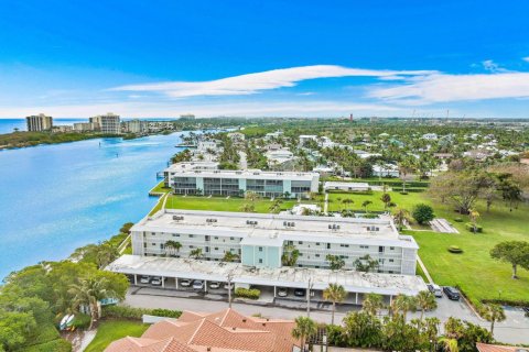 Condo in Tequesta, Florida, 2 bedrooms  № 956973 - photo 1