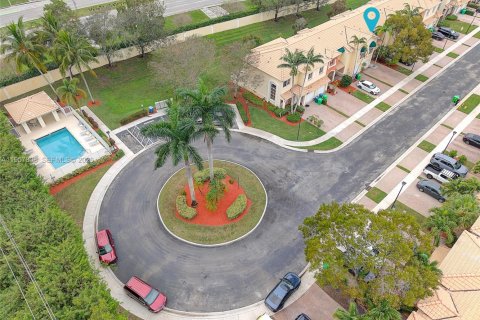 Townhouse in Sunrise, Florida 2 bedrooms, 139.17 sq.m. № 2021035 - photo 30