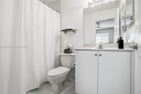 Townhouse in Sunrise, Florida 2 bedrooms, 139.17 sq.m. № 2021035 - photo 27