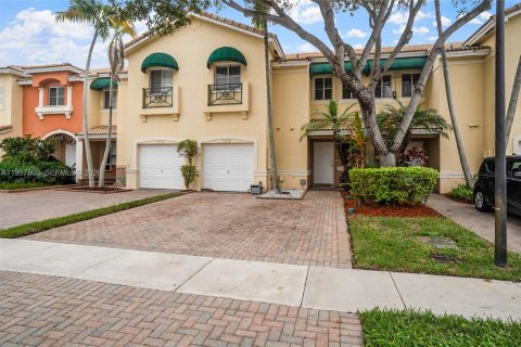Townhouse in Sunrise, Florida 2 bedrooms, 139.17 sq.m. № 2021035 - photo 3