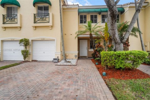 Townhouse in Sunrise, Florida 2 bedrooms, 139.17 sq.m. № 2021035 - photo 6