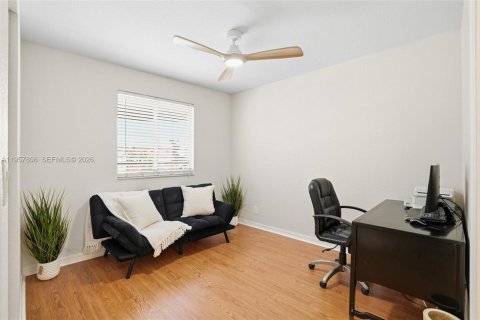 Townhouse in Sunrise, Florida 2 bedrooms, 139.17 sq.m. № 2021035 - photo 25