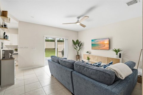 Townhouse in Sunrise, Florida 2 bedrooms, 139.17 sq.m. № 2021035 - photo 12