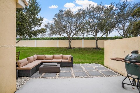 Townhouse in Sunrise, Florida 2 bedrooms, 139.17 sq.m. № 2021035 - photo 28