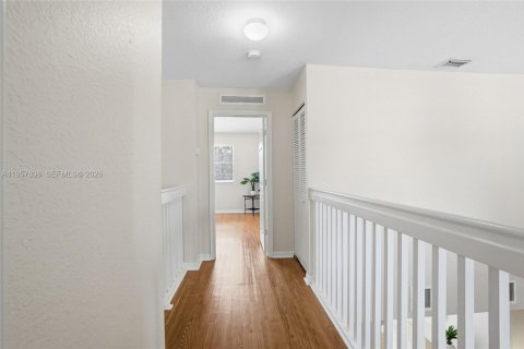 Townhouse in Sunrise, Florida 2 bedrooms, 139.17 sq.m. № 2021035 - photo 21