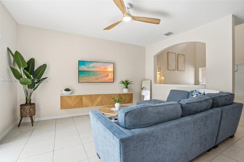 Townhouse in Sunrise, Florida 2 bedrooms, 139.17 sq.m. № 2021035 - photo 15