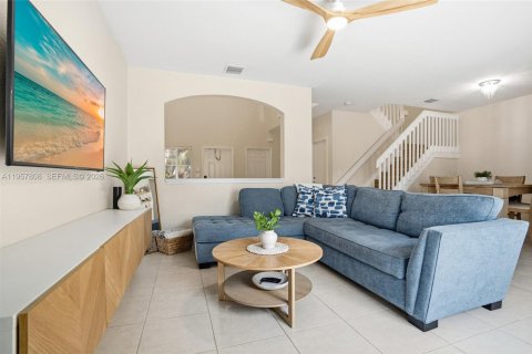 Townhouse in Sunrise, Florida 2 bedrooms, 139.17 sq.m. № 2021035 - photo 16