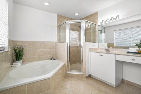 Townhouse in Sunrise, Florida 2 bedrooms, 139.17 sq.m. № 2021035 - photo 23