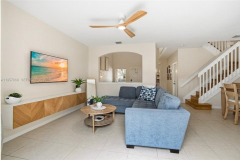 Townhouse in Sunrise, Florida 2 bedrooms, 139.17 sq.m. № 2021035 - photo 14