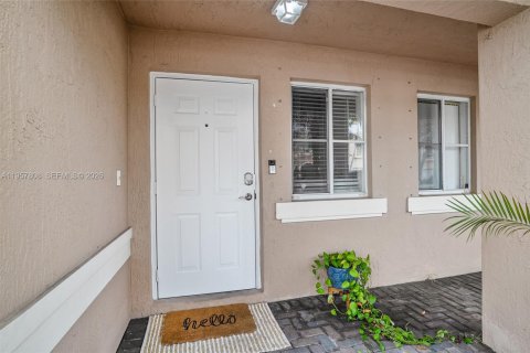 Townhouse in Sunrise, Florida 2 bedrooms, 139.17 sq.m. № 2021035 - photo 7