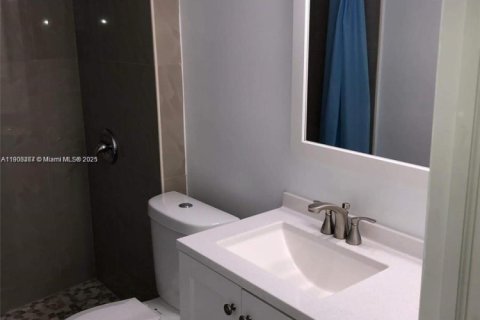 Кондоминиум с 2 спальнями в Майами, Флорида № 2015374