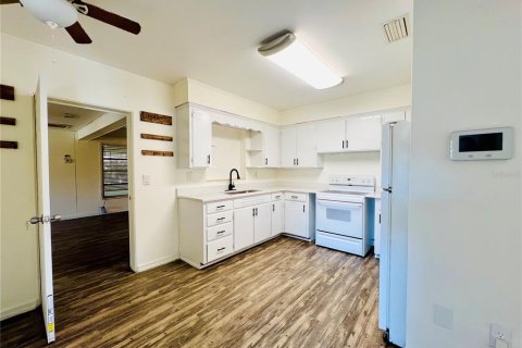 Apartment in Winter Haven, Florida 3 bedrooms, 114.64 sq.m. № 2200822 - photo 3