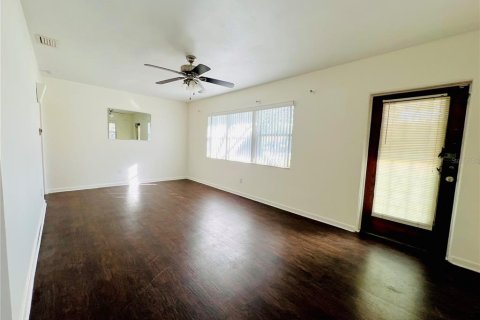 Apartment in Winter Haven, Florida 3 bedrooms, 114.64 sq.m. № 2200822 - photo 4
