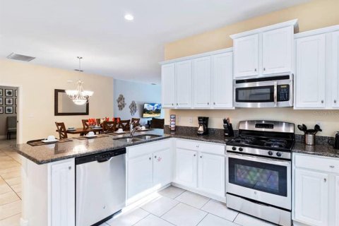 House in Davenport, Florida 5 bedrooms, 196.4 sq.m. № 2108662 - photo 7