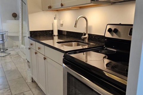 Copropriété à louer à Miami Beach, Floride: 1 chambre, 43.48 m2 № 2193548 - photo 17