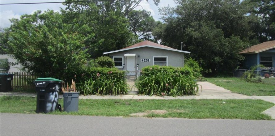 House in Orlando, Florida 2 bedrooms, 111.48 sq.m. № 1761159