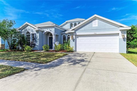 House in Apollo Beach, Florida 4 bedrooms, 250.28 sq.m. № 2113550 - photo 8