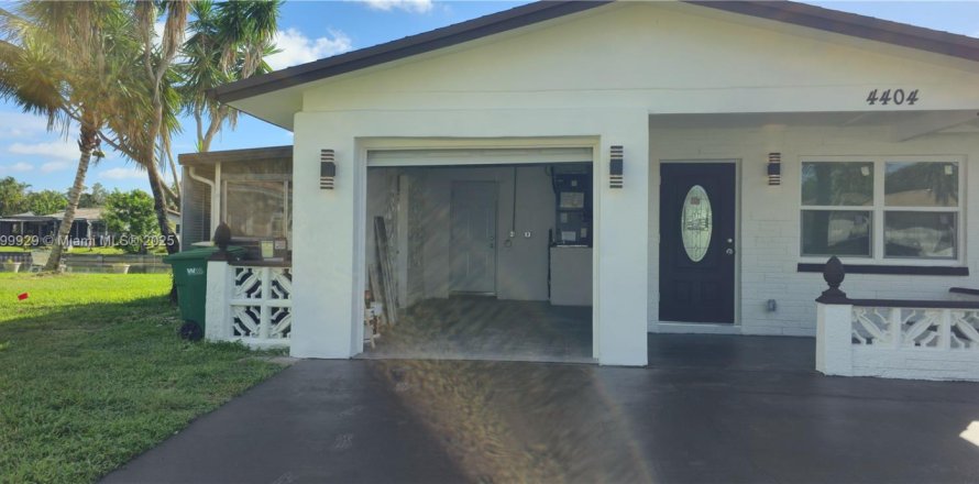 Дом в Тамарак, Флорида 2 спальни, 128.02м2 № 2015485