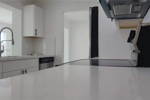 Купить виллу или дом в Тамарак, Флорида 2 спальни, 128.02м2, № 2015485 - фото 16