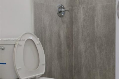 Купить виллу или дом в Тамарак, Флорида 2 спальни, 128.02м2, № 2015485 - фото 10