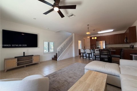 Снять в аренду таунхаус в Дейви, Флорида 1 спальня, 185.06м2, № 2051683 - фото 3