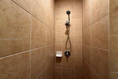 Снять в аренду таунхаус в Дейви, Флорида 1 спальня, 185.06м2, № 2051683 - фото 15