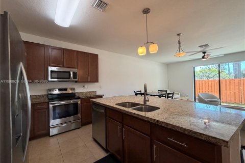 Снять в аренду таунхаус в Дейви, Флорида 1 спальня, 185.06м2, № 2051683 - фото 19