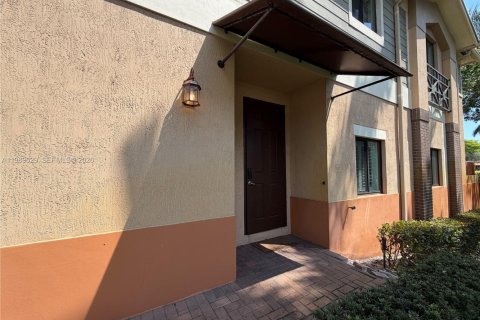 Снять в аренду таунхаус в Дейви, Флорида 1 спальня, 185.06м2, № 2051683 - фото 5