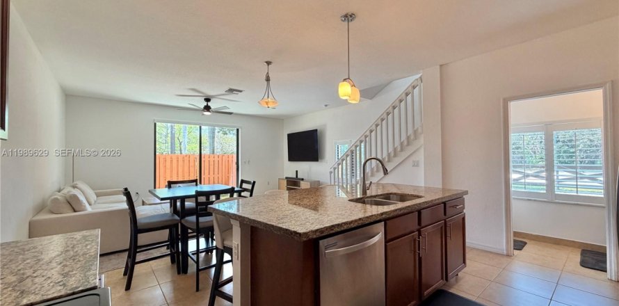 Таунхаус в Дейви, Флорида 1 спальня, 185.06м2 № 2051683