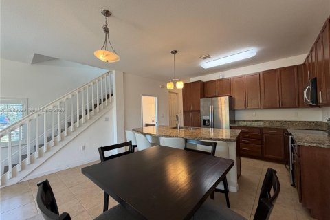 Снять в аренду таунхаус в Дейви, Флорида 1 спальня, 185.06м2, № 2051683 - фото 21