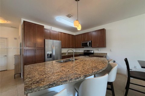 Снять в аренду таунхаус в Дейви, Флорида 1 спальня, 185.06м2, № 2051683 - фото 20