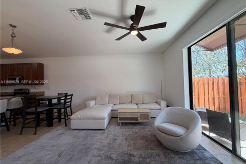 Снять в аренду таунхаус в Дейви, Флорида 1 спальня, 185.06м2, № 2051683 - фото 25
