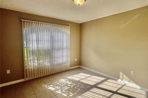 House in Deltona, Florida 3 bedrooms, 166.2 sq.m. № 2394272 - photo 6